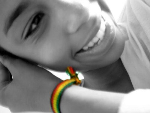 Sigam - me ! sigo TODOS de volta!

 tudo que me desejar de negativo, baterá no peito e voltará pra você em forma de amor e paz !!
