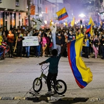 Colombiana. Inconforme con el Estado. Amante de las Letras y el Derecho. La foto de perfil no es mía, pero la amo.