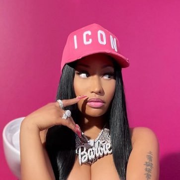 bisexual he/him multi-stan but mainly here to serve Nicki Minaj the queen 👑