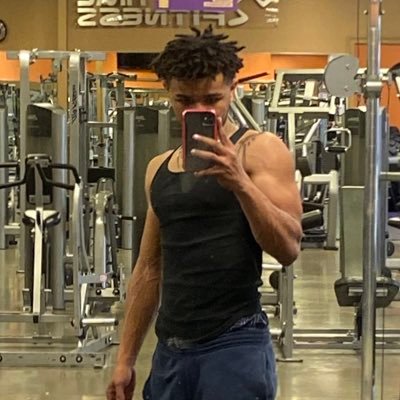 b_benjamin03's profile picture. 