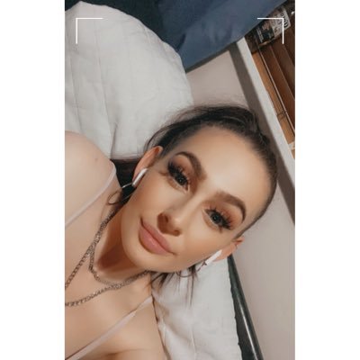 DaisyCu61607379's profile picture. The trick is as long as you know who you are & what makes you happy, it doesn’t matter how others see you ✨