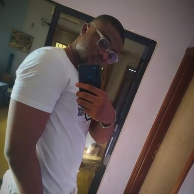 Being me, I'm highly lovable... You can't afford not to like me. Big N Tall, Engineer🎓 fashionista and imaginative and abstract artist🎨 Jack of all trades.