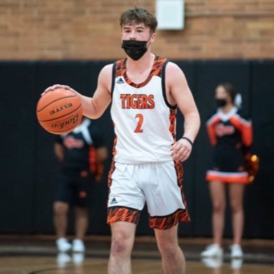 centralia high/basketball🏀football🏈/HT:6’0 WT:160/ CO:2022🌟/ football link sophomore year/ https://t.co/j9XoZvr5jk