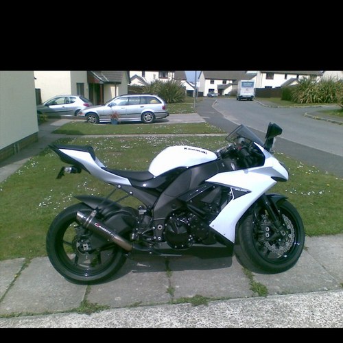 alimalalla75's profile picture. 