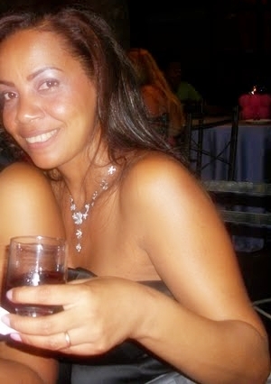 sou tímida ,extrovertida   ,sincera ,amiga .sou de bh mg. 
sou casada actualmente moro em Portugal .