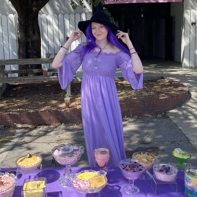 ✨Hand crafted intention candles & apothecary goods✨ Created with all-natural organic materials & a sprinkle of magic 🔮🌿 The witch: @ohyouknow_emmie