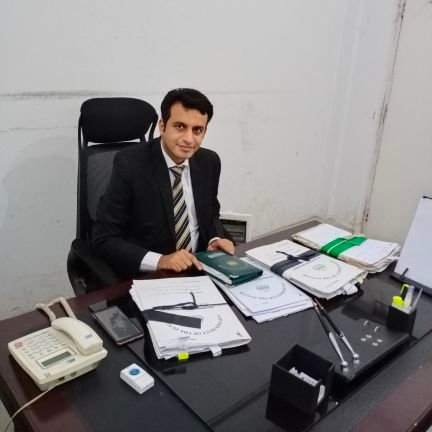 Civil Servant.
MBA (IBA Lahore )
Mphil (Numl Lahore)
Voracious Reader
Cinema Hunter
Philanthropist