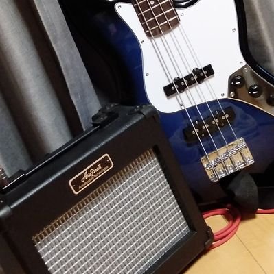 bassとアコギを弾いています。
演奏はクソザコナメクジですので期待はしないでください。
メイン垢？→＠018_huki