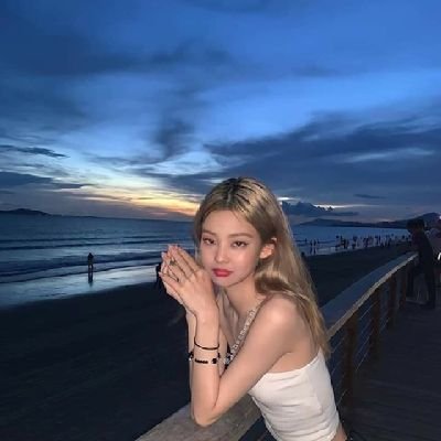 I like the night. Without the dark, we'd never see the stars. 🌌