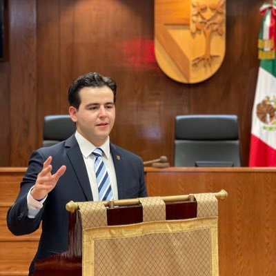 Licenciado en derecho por la Universidad Panamericana.