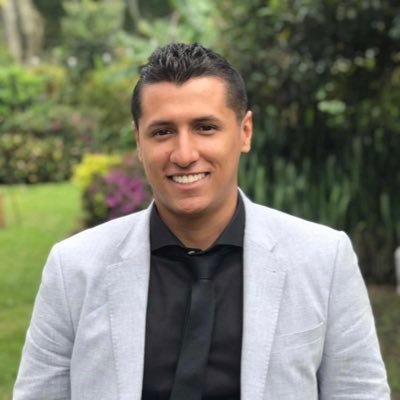 Comunicador Social (guión) Periodista UPB. Esp. Alta Dirección - MBA. Bombero. Futbolero.