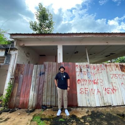 Meniti jalan hidup senyamannya & menghitung nikmat Ilahi atas garis cerita lakaranNya.