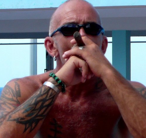 studiomena's profile picture. pintor / constructor / soñador / mensajero
donnmpainter@gmail.com