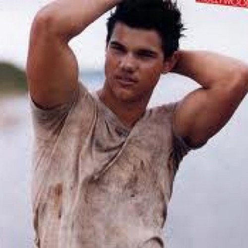 PuppyEyesJacobB's profile picture. Best friends @BadRomanceBella @RenSexVolturi.[RP 18+]