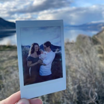 lraerich's profile picture. 👩‍🍼👩‍⚖️🍷