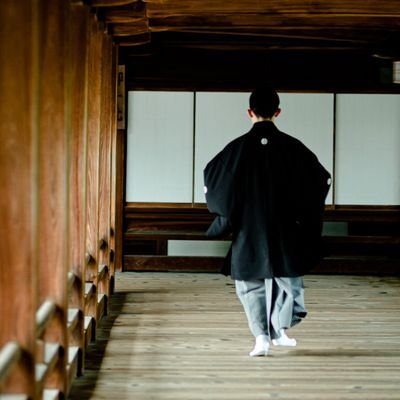 大阪のしがない建築士です。
保有資格は一級建築士/認定CM/IP/宅建士/MBA
設計事務所(株)を大阪で主宰。設計、CM業務、文化財修復など仕事の種類は多岐。
建築に不平いいながらやってますが、好きのうち。
齢30後半ですが、建築設計を軸足にデザイン、歴史、CM、情報学、不動産、事業化と色んな事に興味津々。