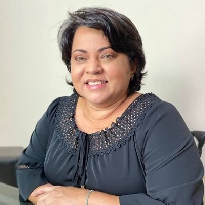 Professora de Língua Portuguesa. Mestre em Ciências da Linguagem.