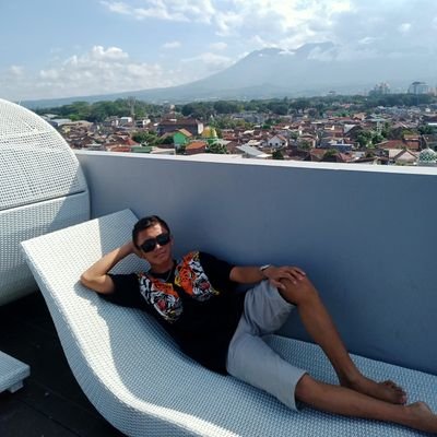 dedombeg's profile picture. 