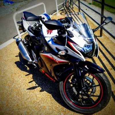 バイク垢
GSX250RABS    
      
無言フォロー失礼します