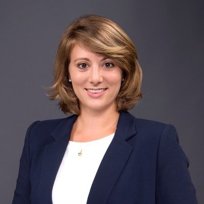 Flor_Hildebrand's profile picture. I love politics and surfing.