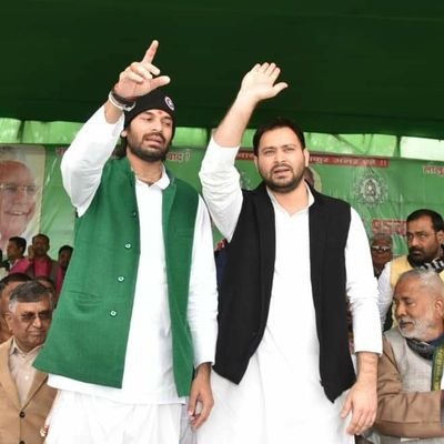 b4hTvH2Vosb3Pkt's profile picture. जिसे तोड़ सके न दुश्मन वो 
     जंजीर है हम
भारत के इतिहास के रचने वाले 
      अहीर है हम।