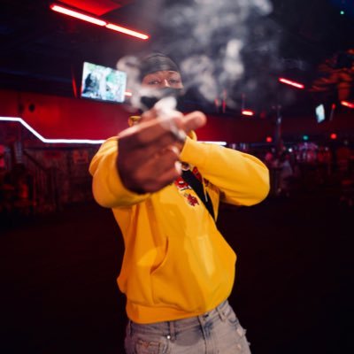 CEO| Money Over Fame Booking/Feat - hunchotaeee5@gmail.com Forex Trader ✍🏽@Bentleyrecords