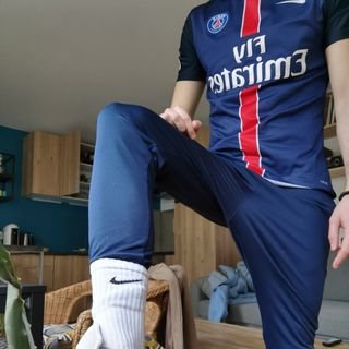 Sneaker & trackies addict 👟 I 🇨🇵, Paris
/ Boss pour soumis 💵