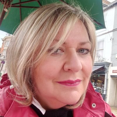 Putting 3 decades of public service to good use, supporting my local community, @NewarkAcademy, @TheCinnamonTrust. Avid traveller, bookworm, baker,gardener.