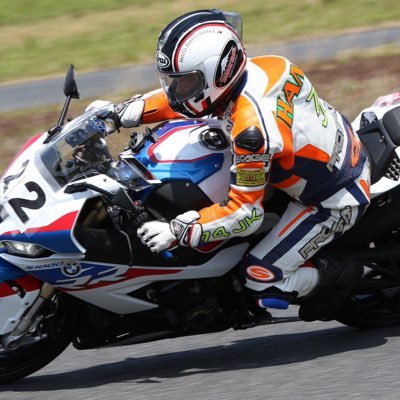 ドモ (’◇’;ゞ 、しまやんと申します。バイクと車で、サーキット走行がメインで遊んでいます。BMW.S1000RR. Ninja400・XSR125。車は、シビックTypeRです。還暦超えています(o^^o)