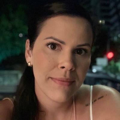 Advogada, Empreendedora, Casada, Mãe de uma princesa, Mãe de Pet. ♥️