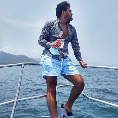 DavidRios_Ron's profile picture. Hay tres cosas que destruyen a una persona: el vicio, el orgullo y el enojo.🕴