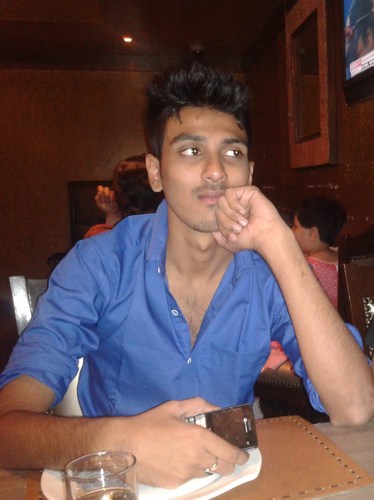 a student,
i guess i am better dan the best
,a huge fan of priyanka chopra