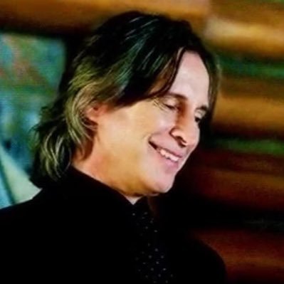 Loves Robert Carlyle