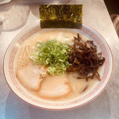 松戸 長浜ラーメンフクフク🍜 【定休日】毎週月曜日 【営業時間】昼 11:30~14:00 夜 18:00~25:00 ラストオーダーは各営業終了時刻15分前とさせて頂きます‼️ ※日曜 祝日は22:00までの営業になります。【TEL】08068479573