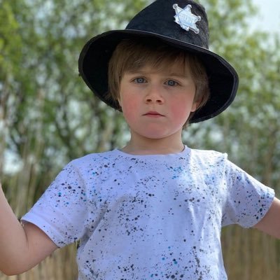 Dada: @DarrenClearwat1 I love music, art, reading & playing with trucks. 7 years old/quiet at 1st #SFW #MVRP. nonrpers DNI. Parody. Adult mun/minor muse