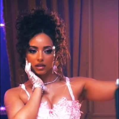 splendidperrie's profile picture. i'm a cancer baby, but i got scorpio ways || she/her