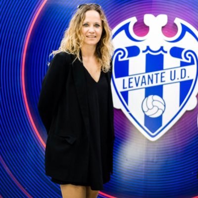 Licenciada en Educación Física.Exjugadora LUD Femenino.Nivel Uefa Pro coach. Coordinadora general del LUD femenino