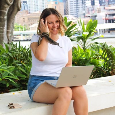 💻 Freelance copywriter and lover of side hustles, sharing how to make money work harder and smarter! She/her #binders