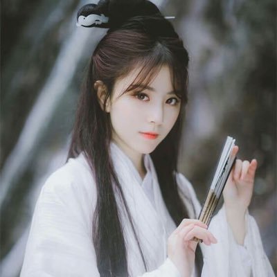 Lily53159904's profile picture. Wanna to know a new world