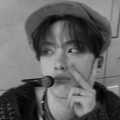 I switched to separate accounts for a while / just¡! 아스트로 ⁶ @weST1LLu &  방탄소년단 ⁷ @heyK00k