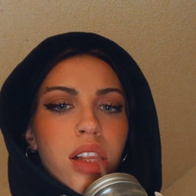 rhiortenberg's profile picture. I write scripts, not tragedies