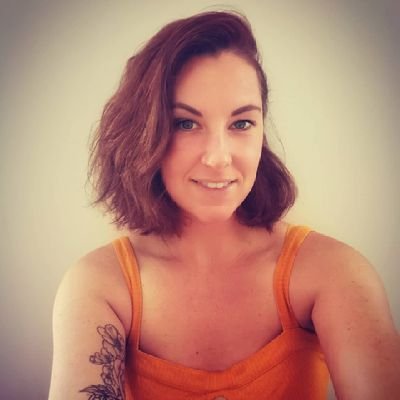 RoosLea's profile picture. PR @VivaTech 👾 // ex @pubconsultants 🦁 - #Geekette #MediaAddict #Overthinker et plus si affinités !