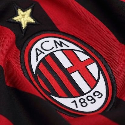 Milanista. Comunista spinoziano. Dal Blues al Metal e in mezzo quel che capita. Tolkien, Herbert e Hugo. Sergio Leone e poi tutti gli altri.