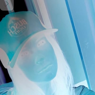 unser_crissy's profile picture. There is only one me and one that is not me.