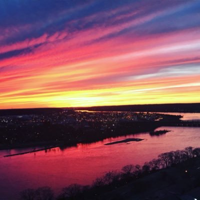 pivotconfluence's profile picture. Futures and options trader. Travel Wine Music College Football Eagles WSPMFP