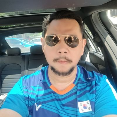 MichaelHoh6's profile picture. Change is the only constant, Live in the present!