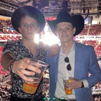 Riley (@larson_riley) 's Twitter Profile