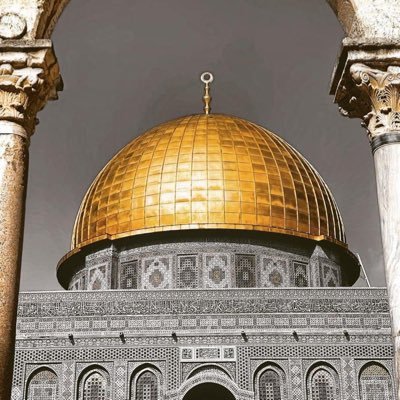 🟩🟩وَمَنۡ أَحۡسَنُ قَوۡلٗا مِّمَّن دَعَآ إِلَى ٱللَّهِ وَعَمِلَ صَٰلِحٗا وَقَالَ إِنَّنِي مِنَ ٱلۡمُسۡلِمِينَ🟩 🟩 (الآية رقم ٣٣ من سورة فصلت)