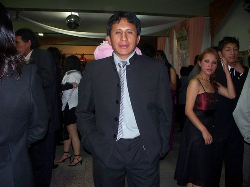 luisjunior12's profile picture. haber naci el 22/11/85 soy peruano me gusta el futbol soy alegre y bueno tendrian q conocerme para q opinen d mi jeje