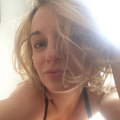 Christelle0088's profile picture. artiste peintre 💖 la peinture est la seule chose qui me fait du bien 😊🔥😊